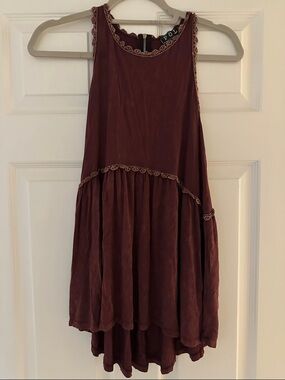 POL Burgundy Sleeveless Dress with Scalloped Trim